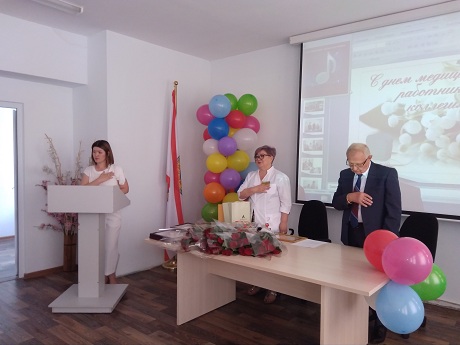 Ең үздік мамандарды құттықтап, марапаттады. IMG_20180614_120246.jpg